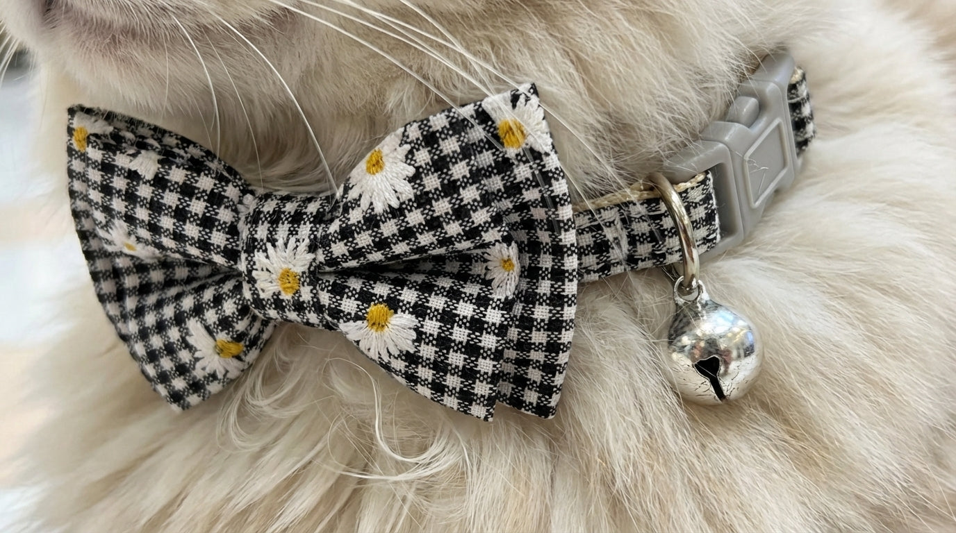 Plaid Dog Collar with Detachable Bow Tie - Plaid | PAWD